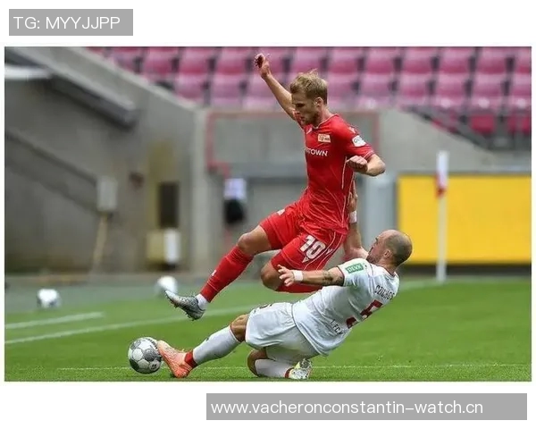 汉诺威大胜达姆施塔特，成功脱离德甲降级区